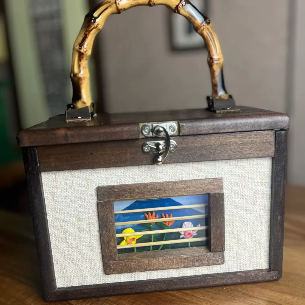tiki bar window purse